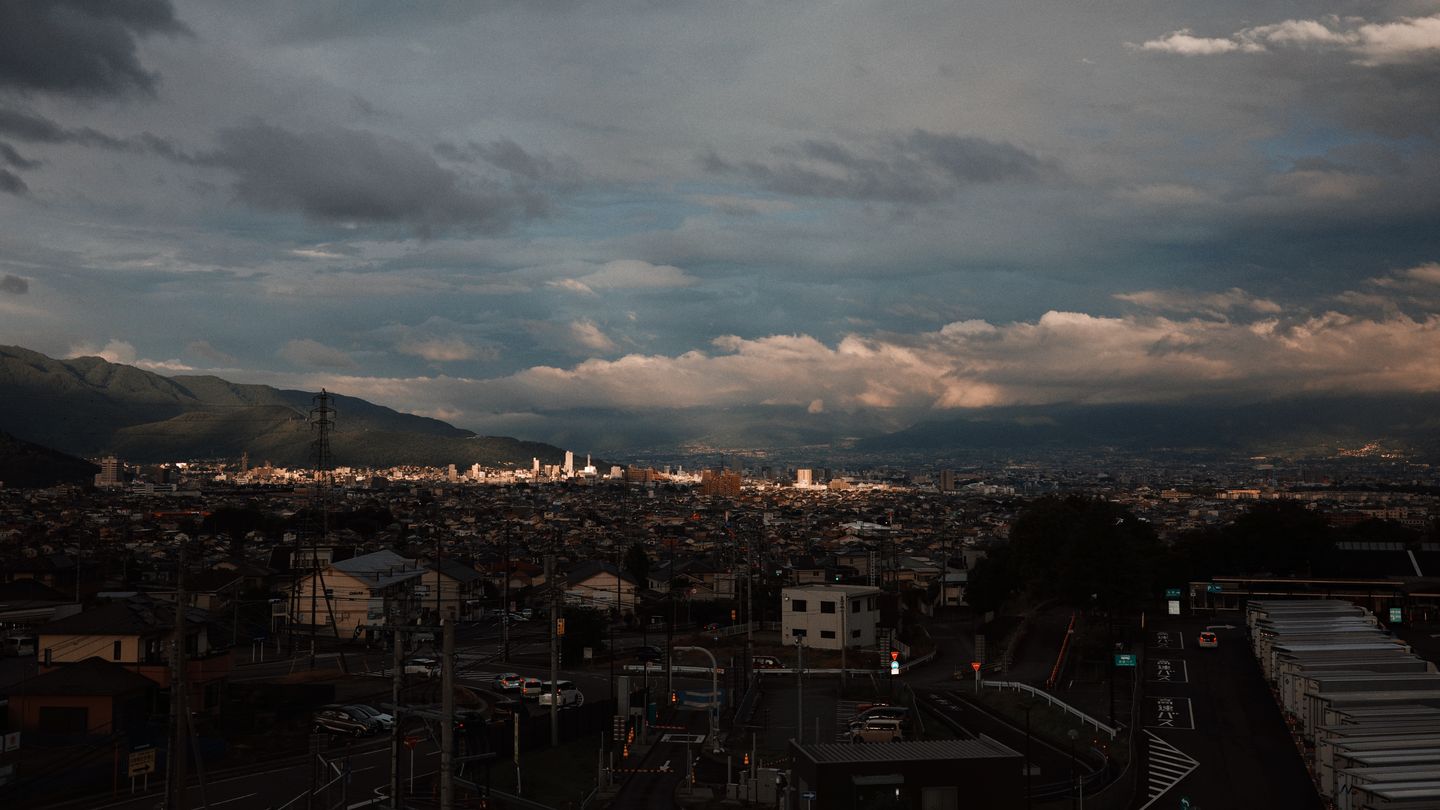 「終於了解生命必須有裂縫，陽光才照的進來」